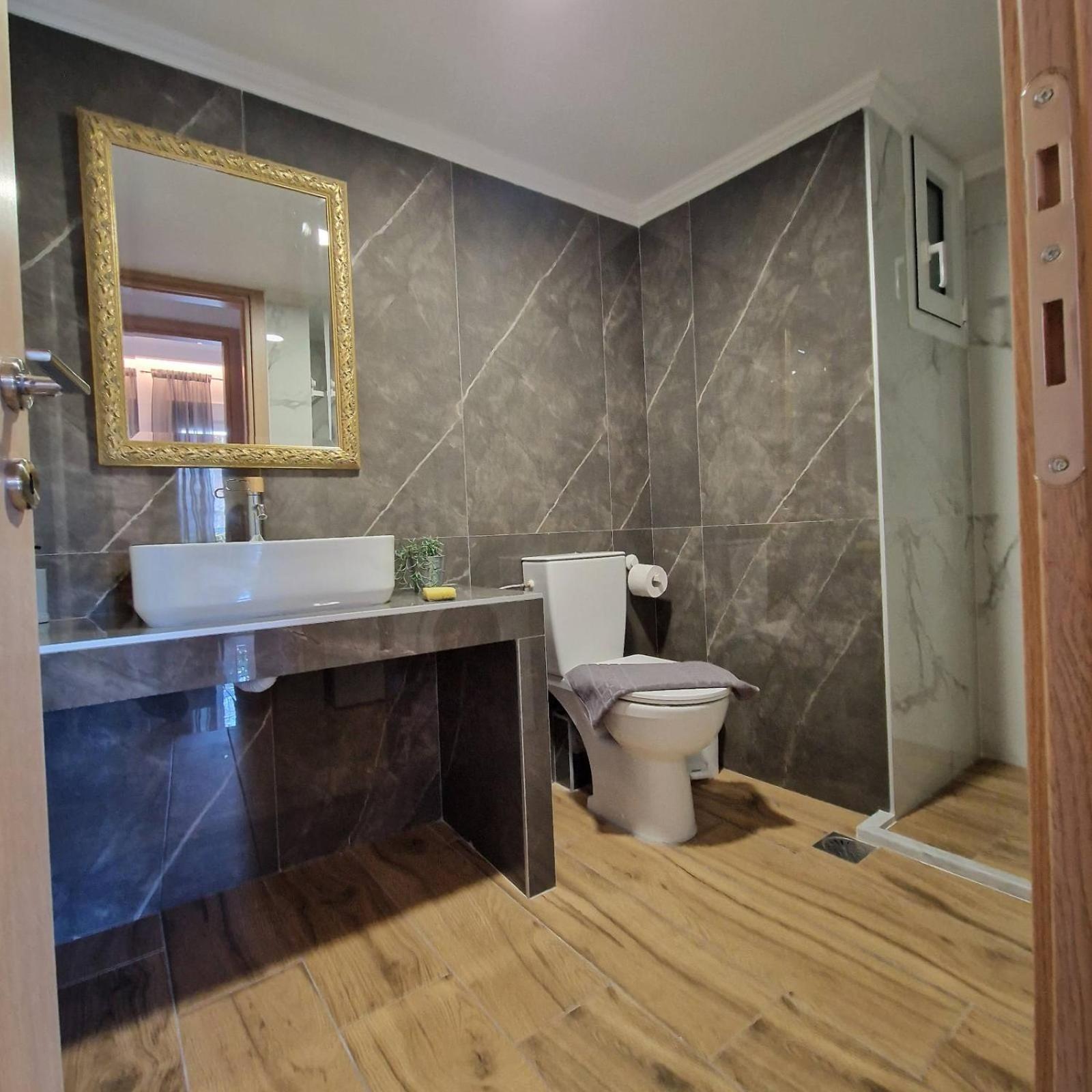 N&S Apartment B Едеса Екстериор снимка