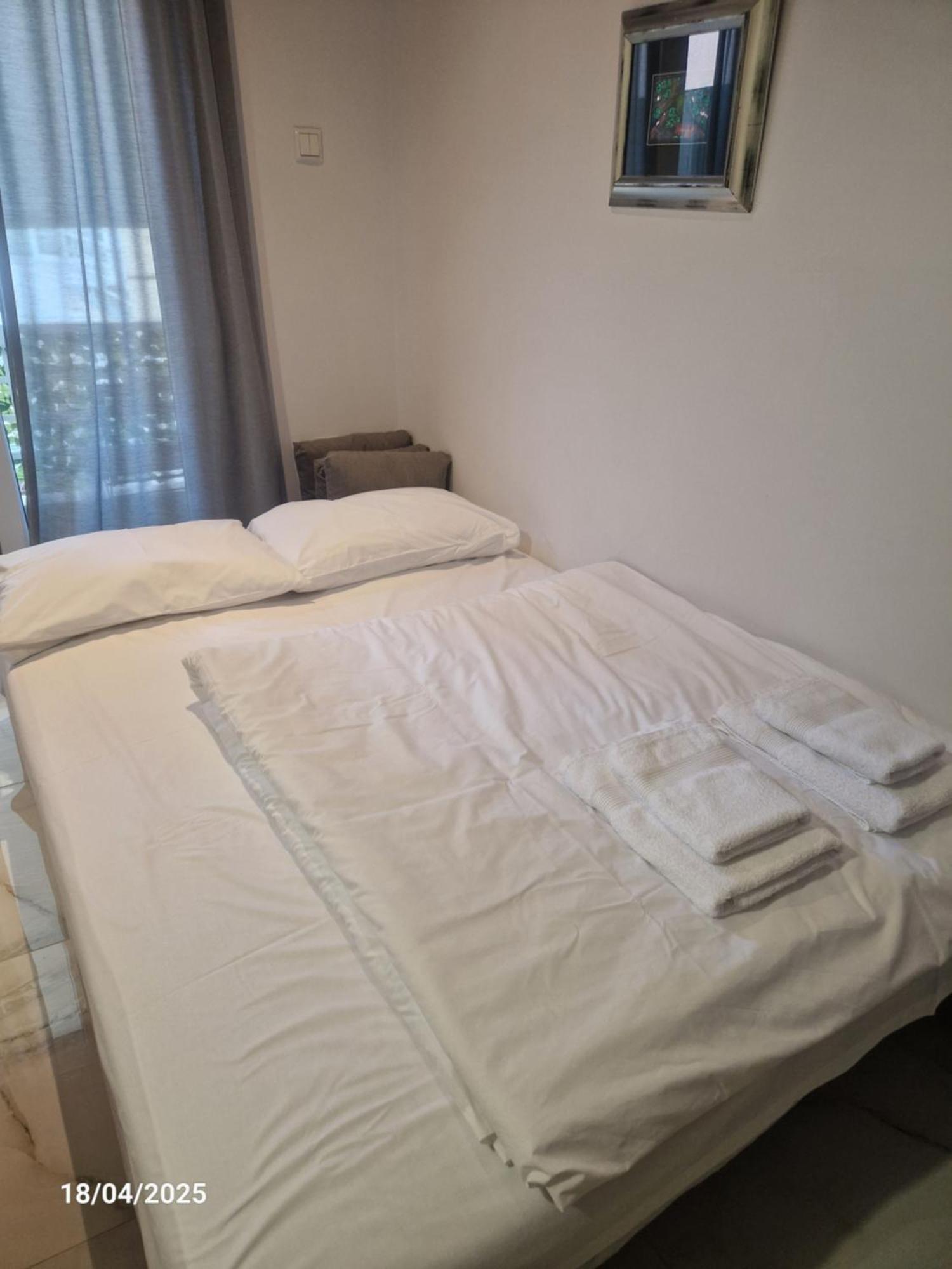 N&S Apartment B Едеса Екстериор снимка